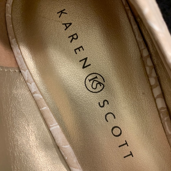 Karen Scott pumps cream snakeskin (size 9.5) 3” heel - Picture 3 of 6